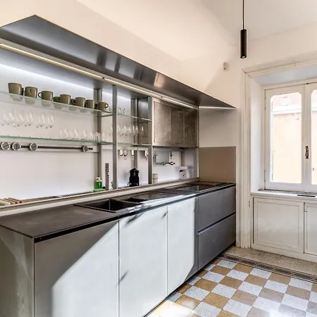 Emily In アパート ローマ