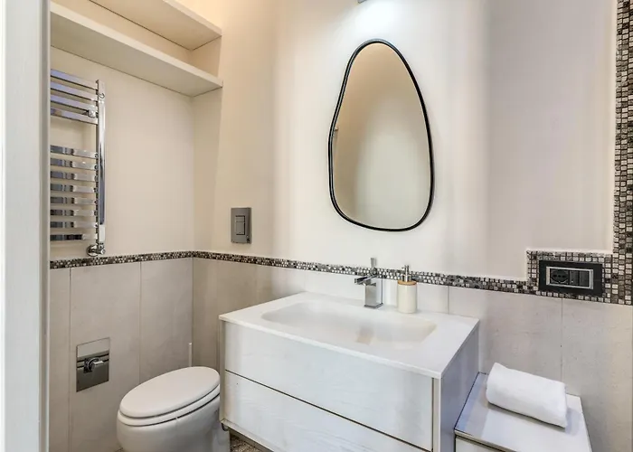 Emily In Apartamento *