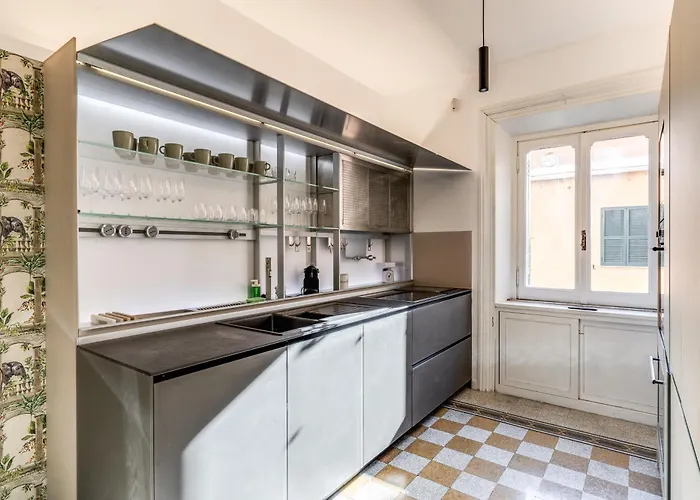 Emily In 아파트 로마