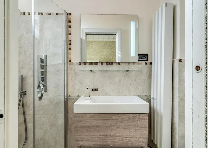 Emily In Apartamento