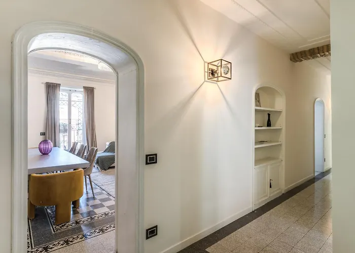 Emily In Apartamento *