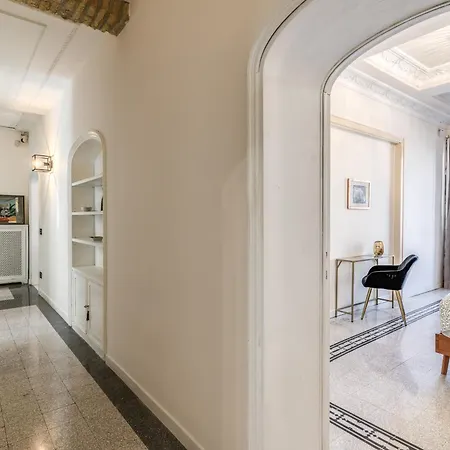 Emily In Lejlighed Rom